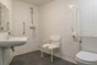 Badezimmer des behindertengerechtes Ferienhauses fr 4 Personen in Domburg